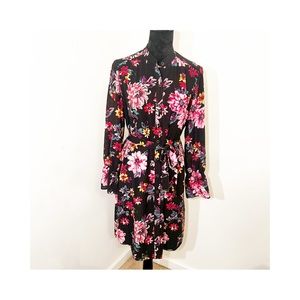 Isaac Mizrahi beautiful sashed flowered print dress. Sz. S Button front.